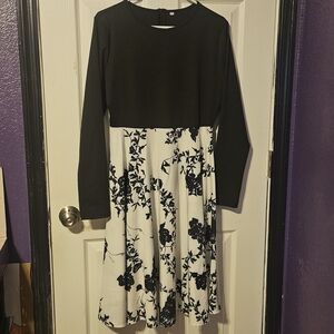 Chic Black and White Floral Long Sleeve Dress